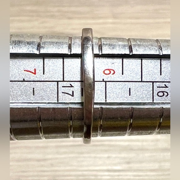 Vintage Designer Sterling Silver Heart Shaped Emerald & CZ Accents, Size 6.25 - Picture 10 of 10